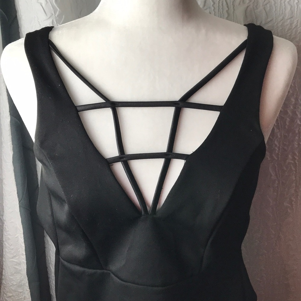 LBD!! Black V-neck princess seam cage neck mini dress